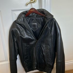 Soft leather. Good condition. Inside pocket.